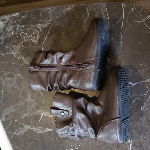 Children’s place girls boots size 6‎ - Picture 1 of 6